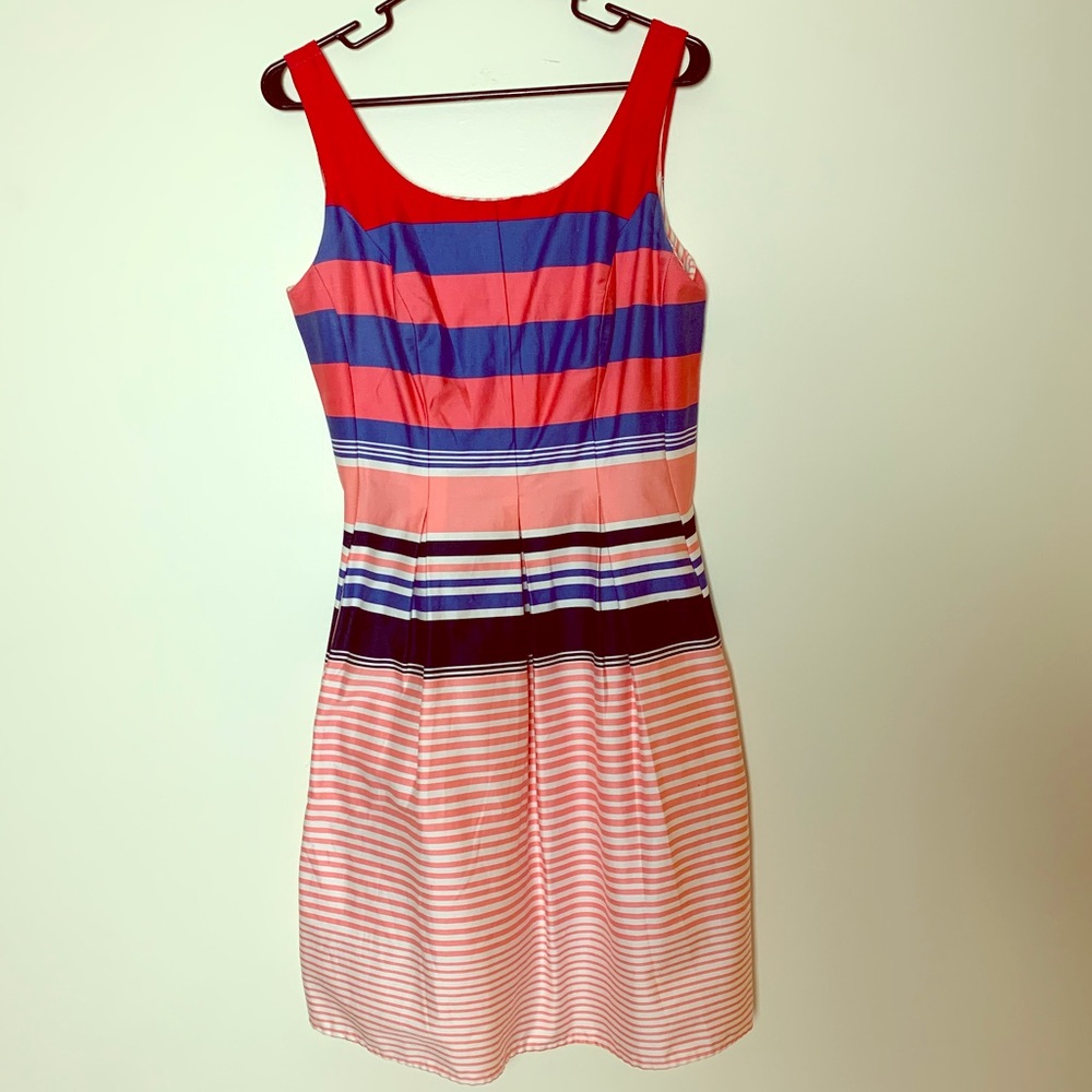 A line size 8 dress, with pockets!